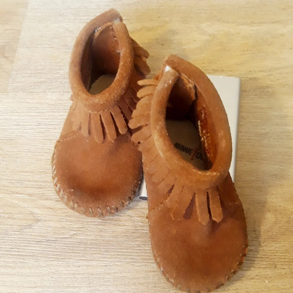 Minnetonka Fringe Moccasins / Baby Size 2 Tan Leather Moccasins
